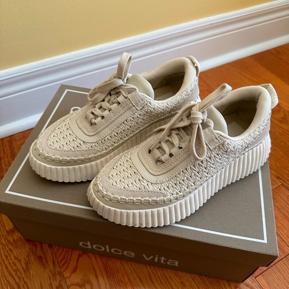 Dolce Vita Dolen Tan Sneaker - Size: 6 - Picture 3 of 8